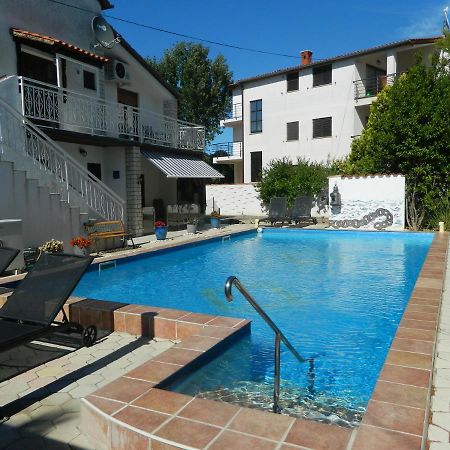 Apartments Vila Palma Medulin Exterior photo